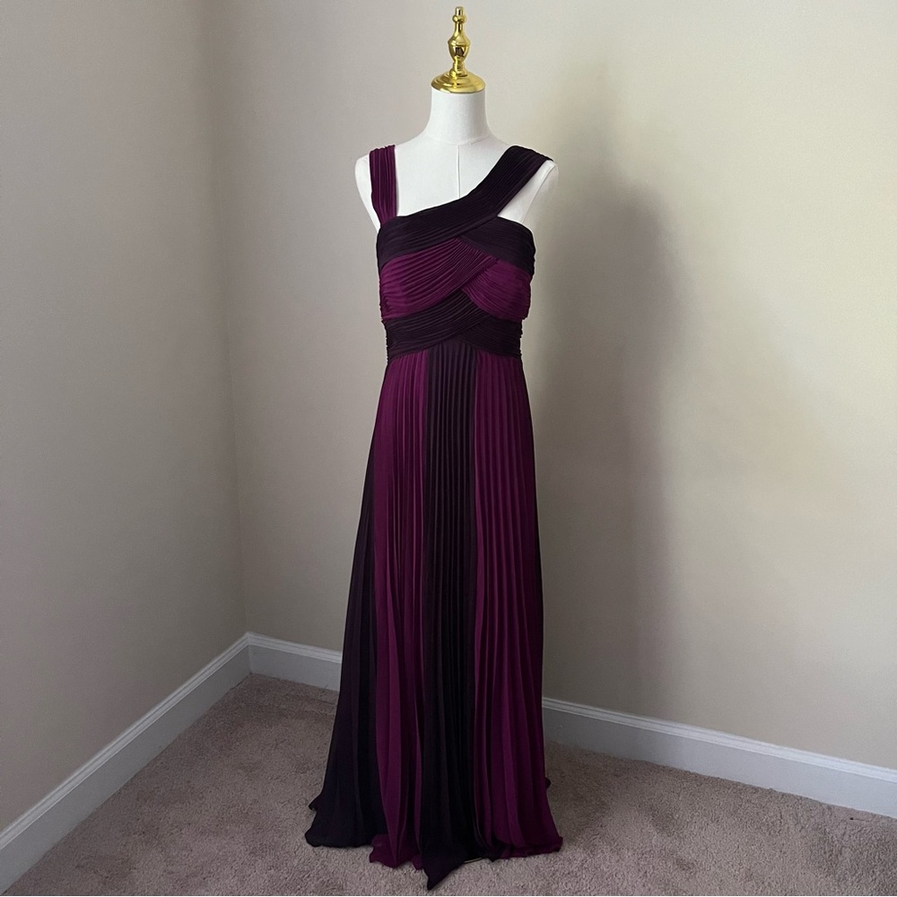 🔵 Pearce Fionda Gown